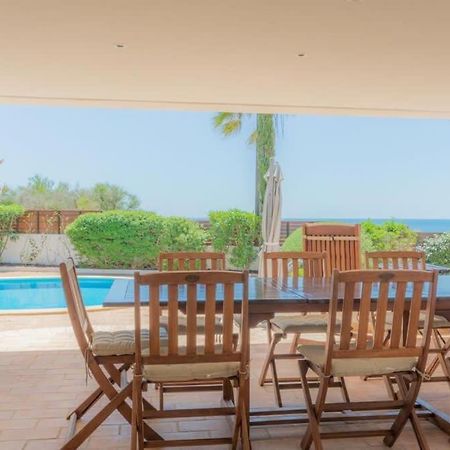Villa Prado - Beautiful Beachfront Villa Албуфейра Екстер'єр фото