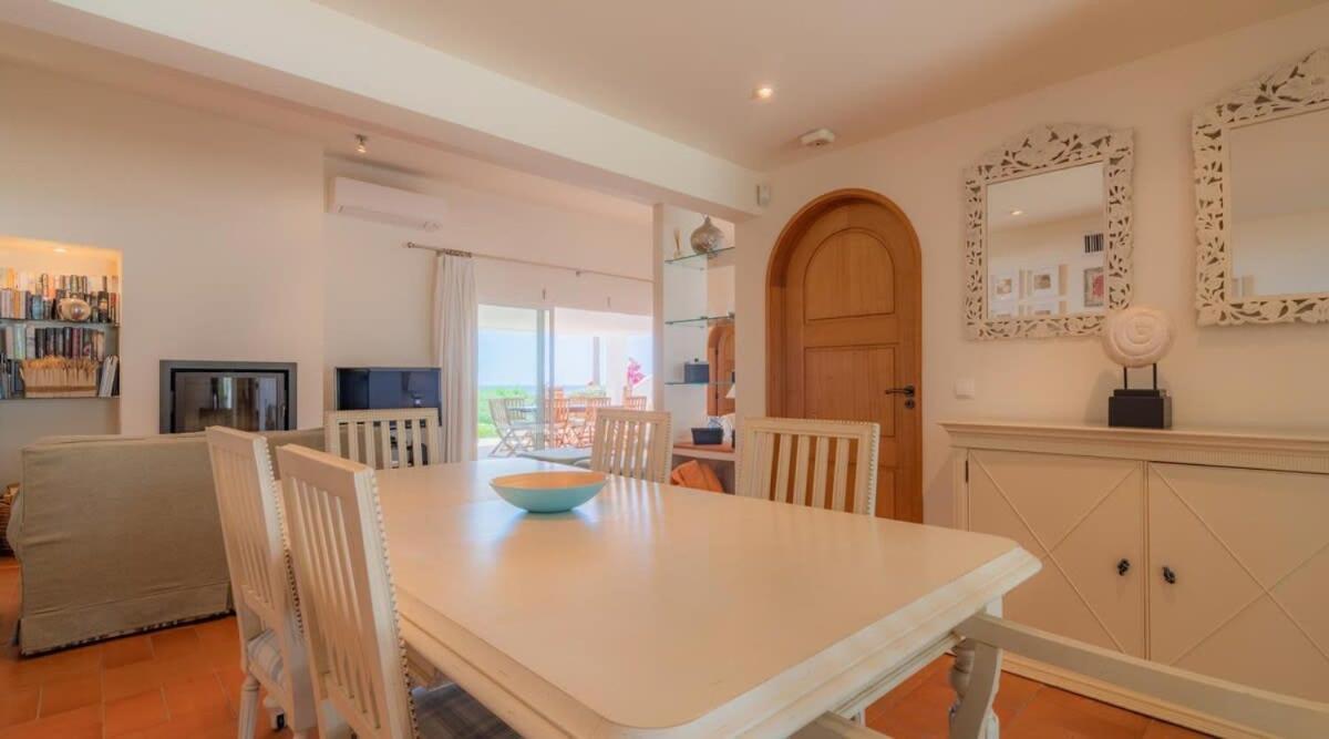 Villa Prado - Beautiful Beachfront Villa Албуфейра Екстер'єр фото