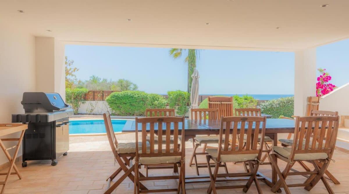Villa Prado - Beautiful Beachfront Villa Албуфейра Екстер'єр фото
