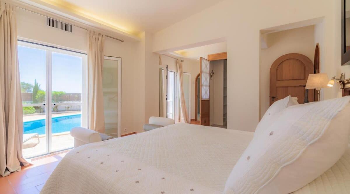 Villa Prado - Beautiful Beachfront Villa Албуфейра Екстер'єр фото