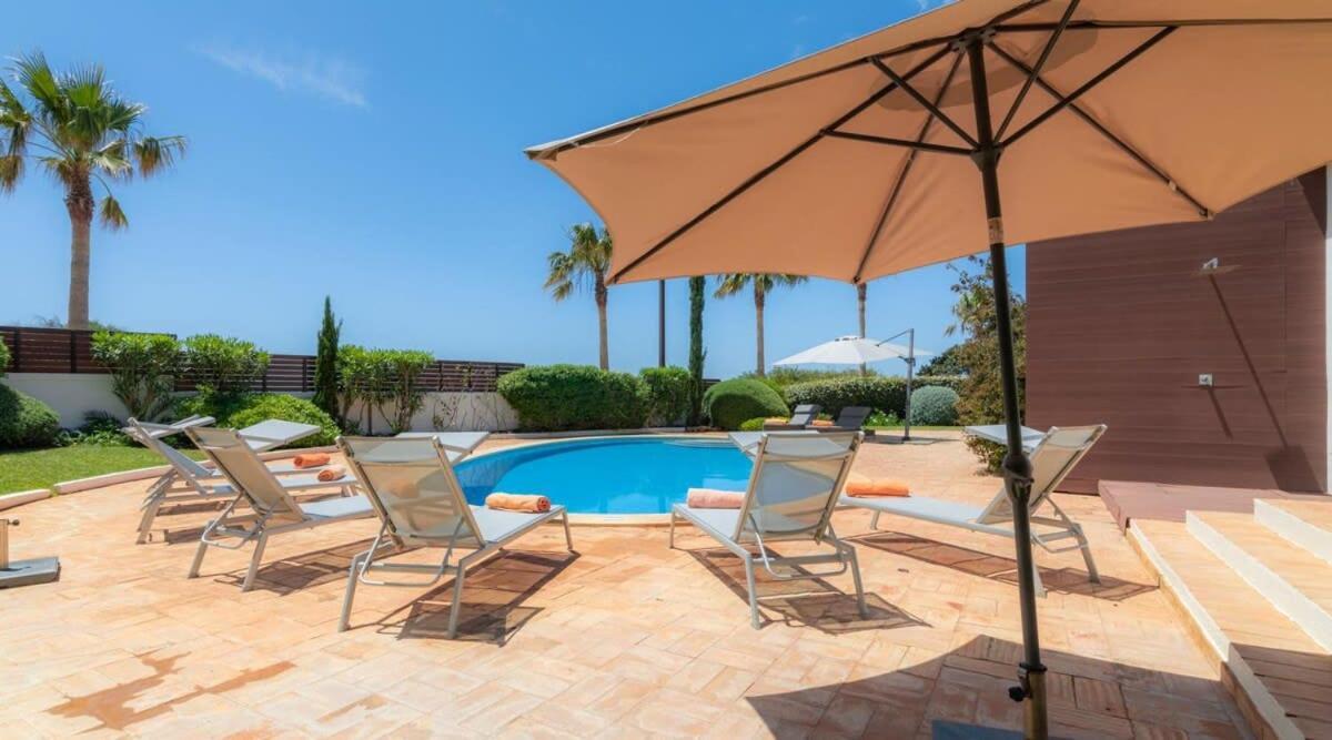 Villa Prado - Beautiful Beachfront Villa Албуфейра Екстер'єр фото